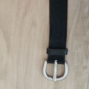 Black leather embossed belt 40"